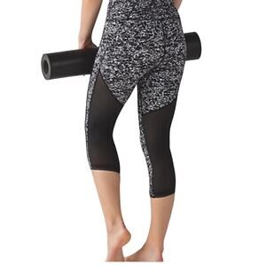 Lululemon Deep Breath Black & White Crop Leggings Size 6